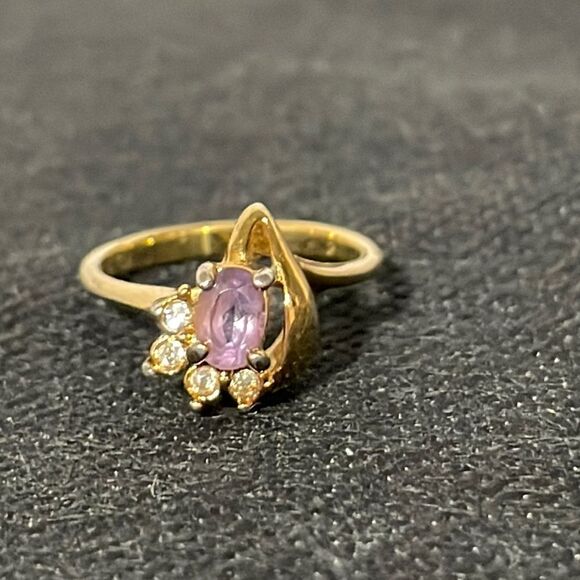 Ring with purple gem - Picture 1 of 7